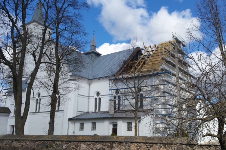 Viekšnių Šv. Jono Krikštytojo bažnyčia